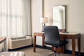 Delta Hotels by Marriott Milwaukee Northwest