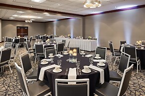 Delta Hotels by Marriott Milwaukee Northwest