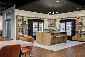 Delta Hotels by Marriott Milwaukee Northwest