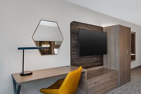 Holiday Inn Express Hotel & Suites Terre Haute by IHG