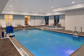 Holiday Inn Express Hotel & Suites Terre Haute by IHG