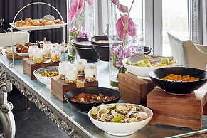 Queen Victoria Hotel & Manor House by NEWMARK