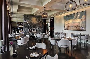 Queen Victoria Hotel & Manor House by NEWMARK