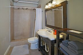 Two Sandals – A Boutique Hotel