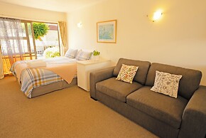 Dukes Midway Lodge