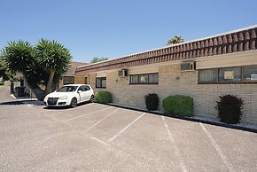 Dukes Midway Lodge