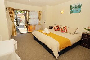 Dukes Midway Lodge