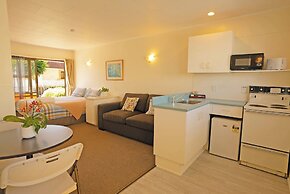 Dukes Midway Lodge