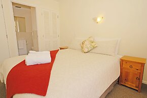 Dukes Midway Lodge