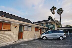 Dukes Midway Lodge