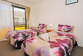 Dukes Midway Lodge