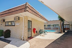 Dukes Midway Lodge