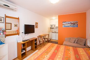 Studio Apartment Andrijana