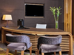 Crowne Plaza Zhongshan Wing on City by IHG