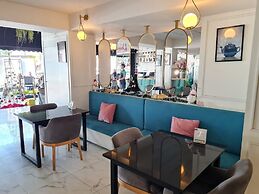 Opal House Hotel & Restaurant