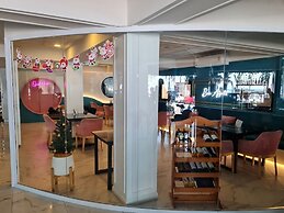 Opal House Hotel & Restaurant