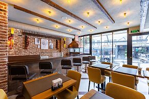 Seraglio Hotel & Suites