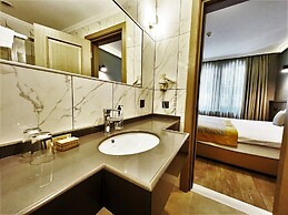 Seraglio Hotel & Suites