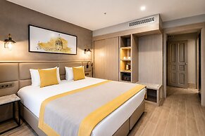 Seraglio Hotel & Suites