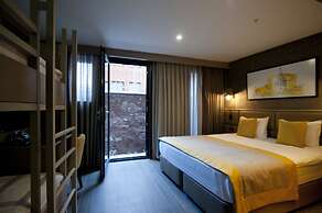 Seraglio Hotel & Suites