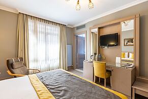 Seraglio Hotel & Suites