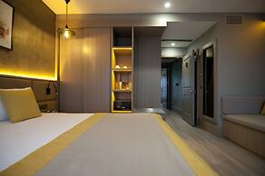 Seraglio Hotel & Suites