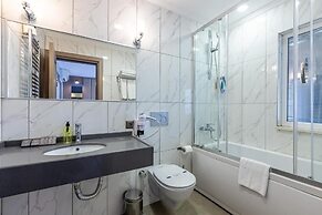 Seraglio Hotel & Suites