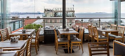 Seraglio Hotel & Suites