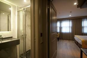 Seraglio Hotel & Suites