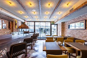 Seraglio Hotel & Suites