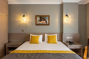 Seraglio Hotel & Suites