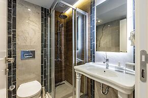 Seraglio Hotel & Suites