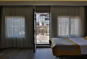 Seraglio Hotel & Suites