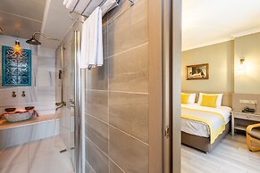 Seraglio Hotel & Suites