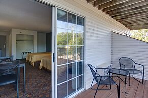 Howard Johnson by Wyndham Branson Theatre District