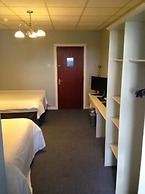 5 Corners Guest Inn