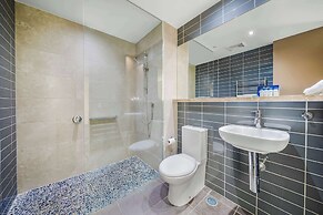 Oaks Redcliffe Mon Komo Suites