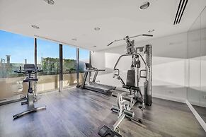 Oaks Redcliffe Mon Komo Suites