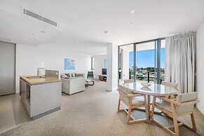 Oaks Redcliffe Mon Komo Suites