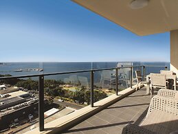 Oaks Redcliffe Mon Komo Suites