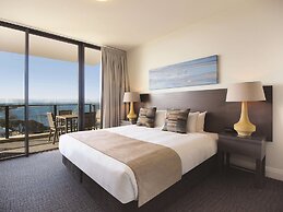 Oaks Redcliffe Mon Komo Suites