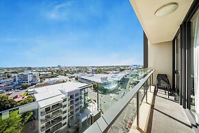 Oaks Redcliffe Mon Komo Suites