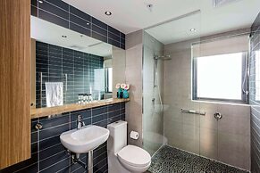 Oaks Redcliffe Mon Komo Suites