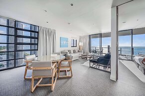 Oaks Redcliffe Mon Komo Suites