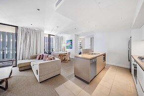 Oaks Redcliffe Mon Komo Suites