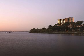 Oaks Redcliffe Mon Komo Suites