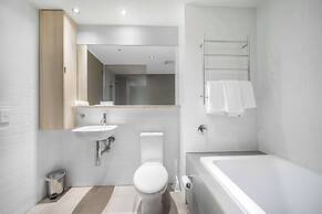 Oaks Redcliffe Mon Komo Suites