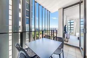 Oaks Redcliffe Mon Komo Suites