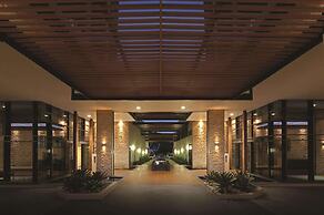 Oaks Redcliffe Mon Komo Suites