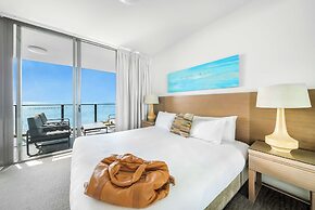 Oaks Redcliffe Mon Komo Suites